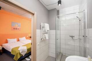 Отель Jam Hotel Hnatyuka Львов Бюджетный двухместный номер с 1 кроватью-11